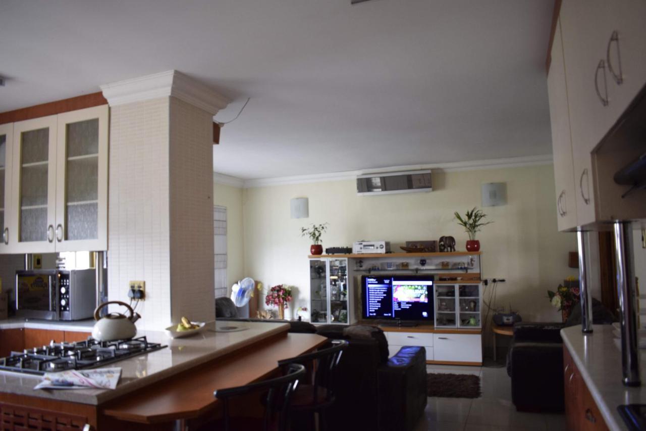 Апартаменти Lalela House Йоганнесбурґ Екстер'єр фото