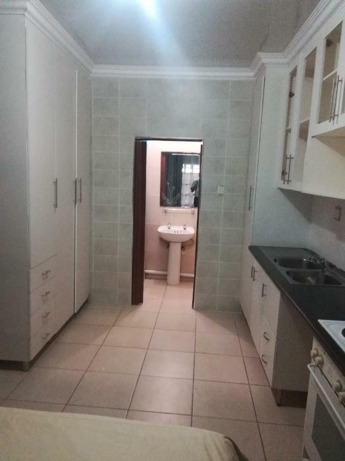 Апартаменти Lalela House Йоганнесбурґ Екстер'єр фото